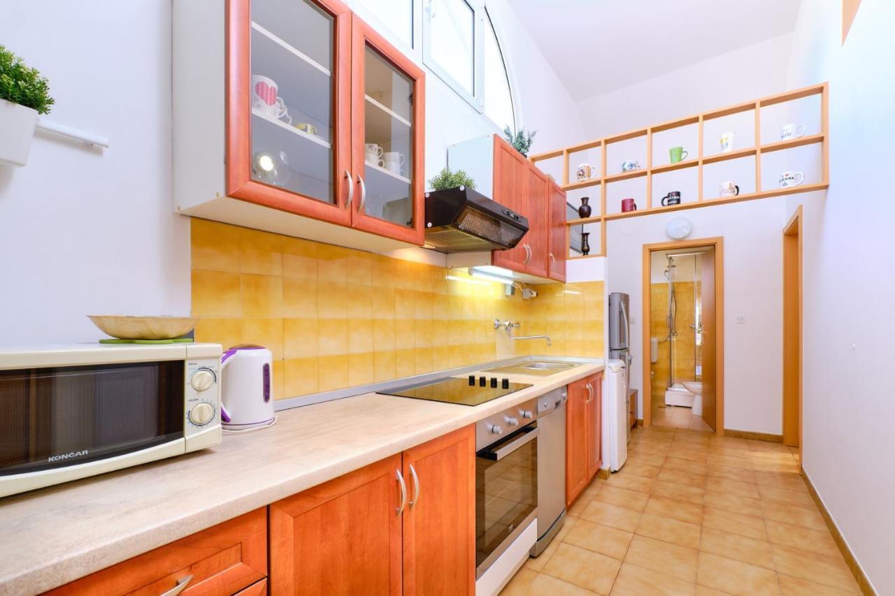 Apartments Vanda マリ・ロシニュ エクステリア 写真
