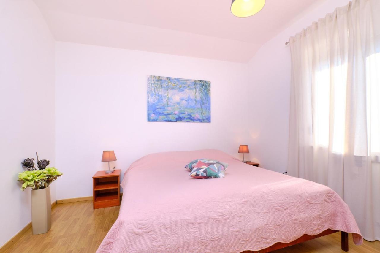 Apartments Vanda マリ・ロシニュ エクステリア 写真