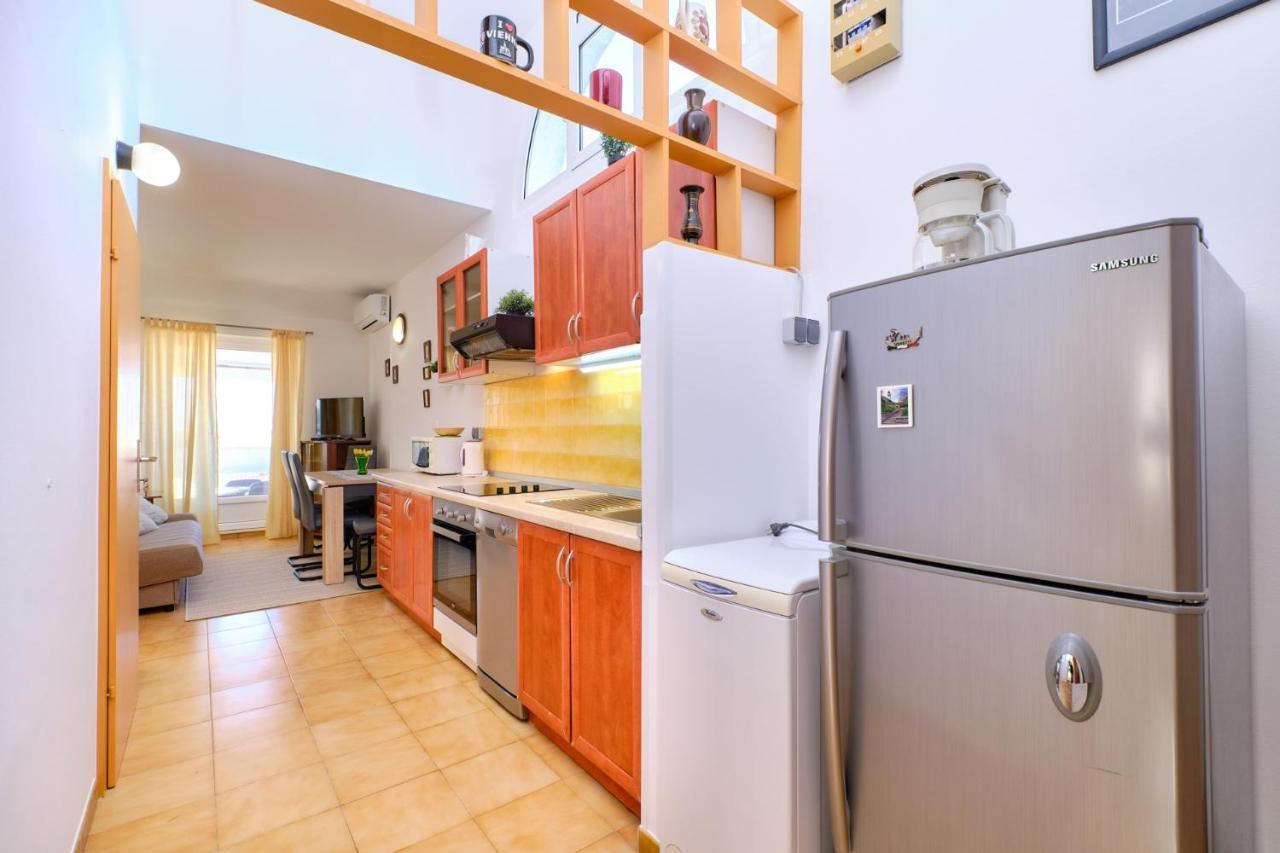 Apartments Vanda マリ・ロシニュ エクステリア 写真