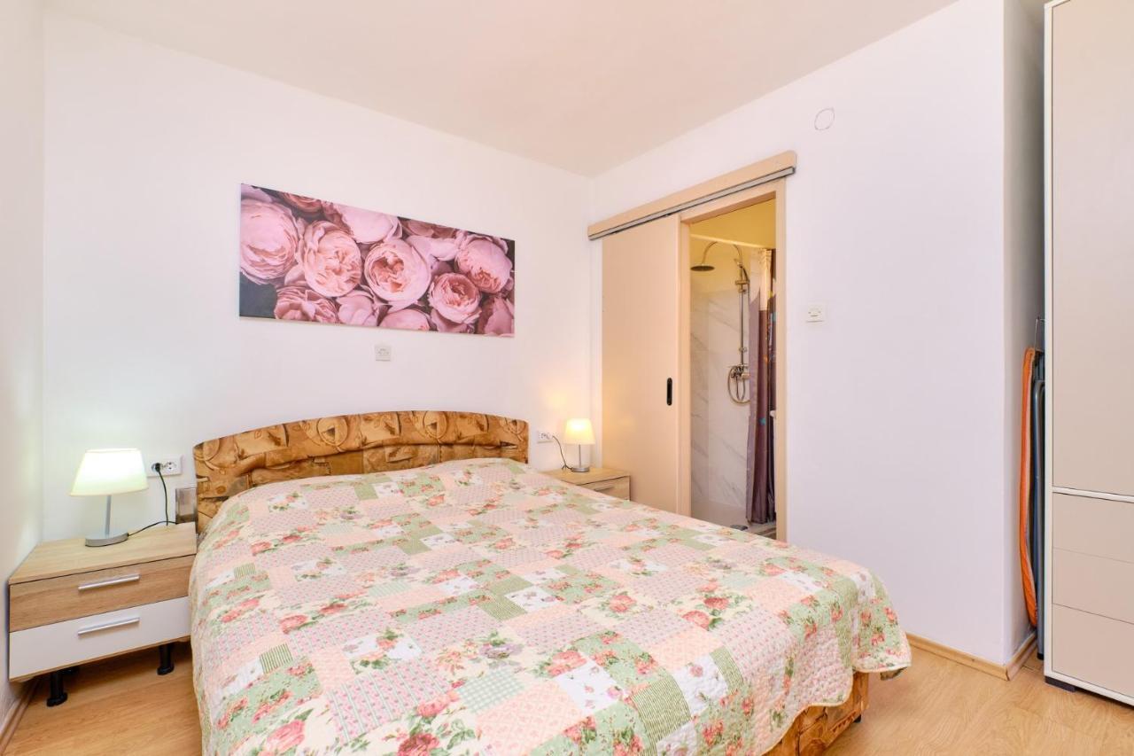 Apartments Vanda マリ・ロシニュ エクステリア 写真