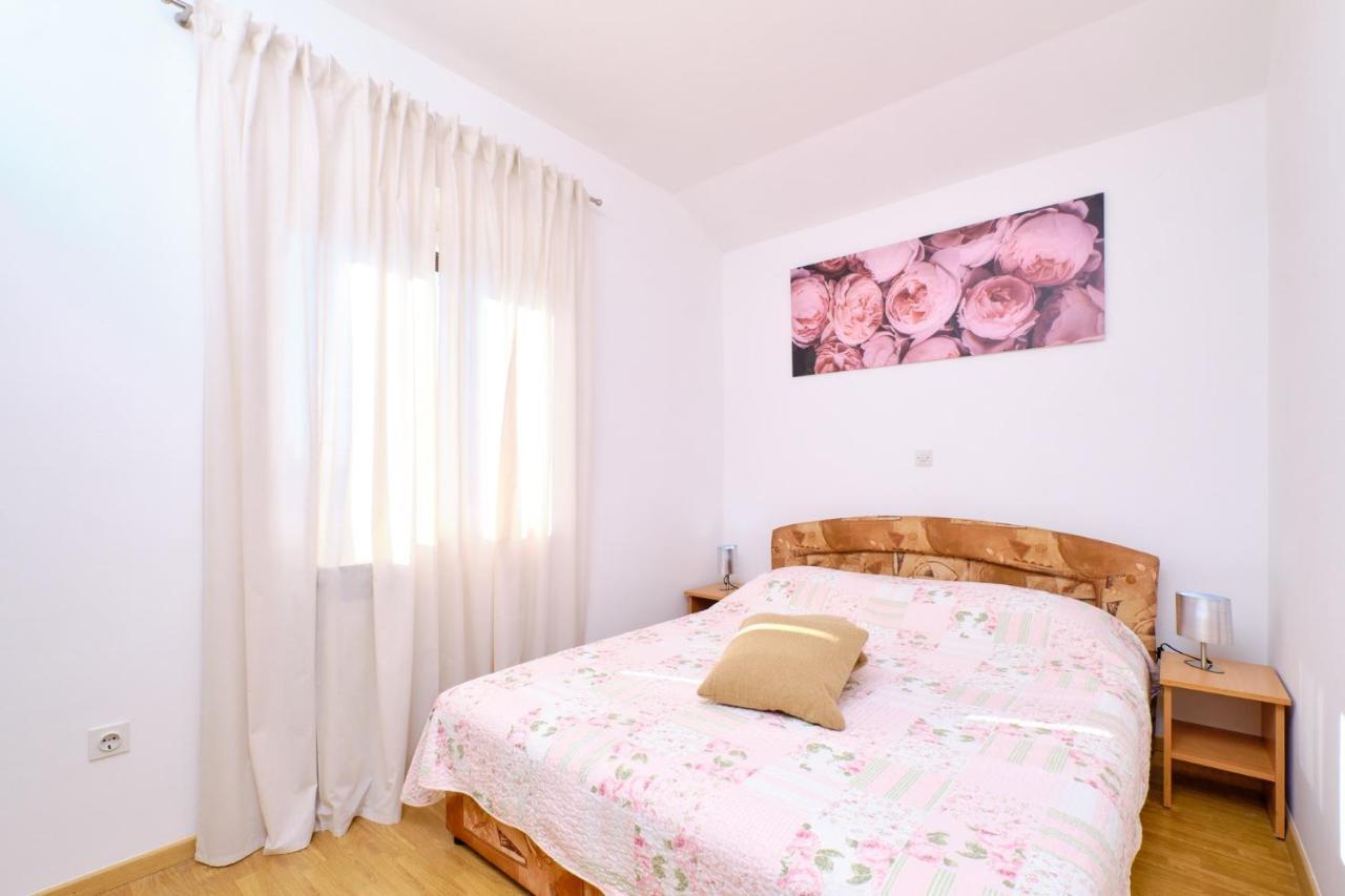 Apartments Vanda マリ・ロシニュ エクステリア 写真