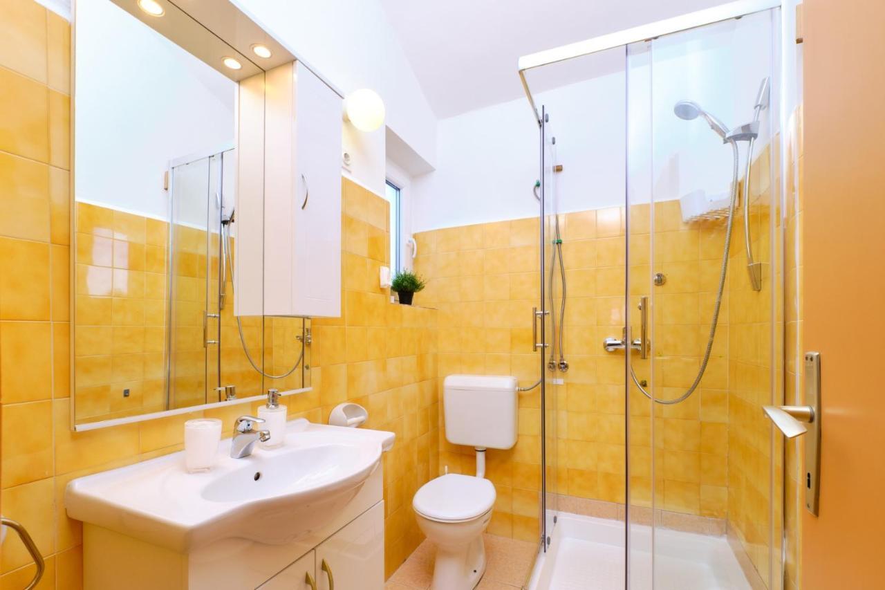 Apartments Vanda マリ・ロシニュ エクステリア 写真