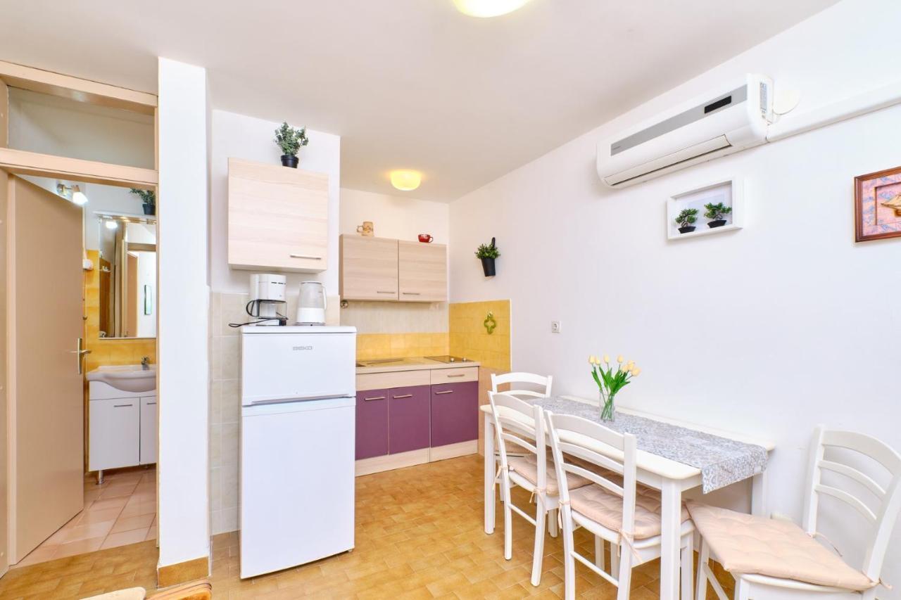 Apartments Vanda マリ・ロシニュ エクステリア 写真