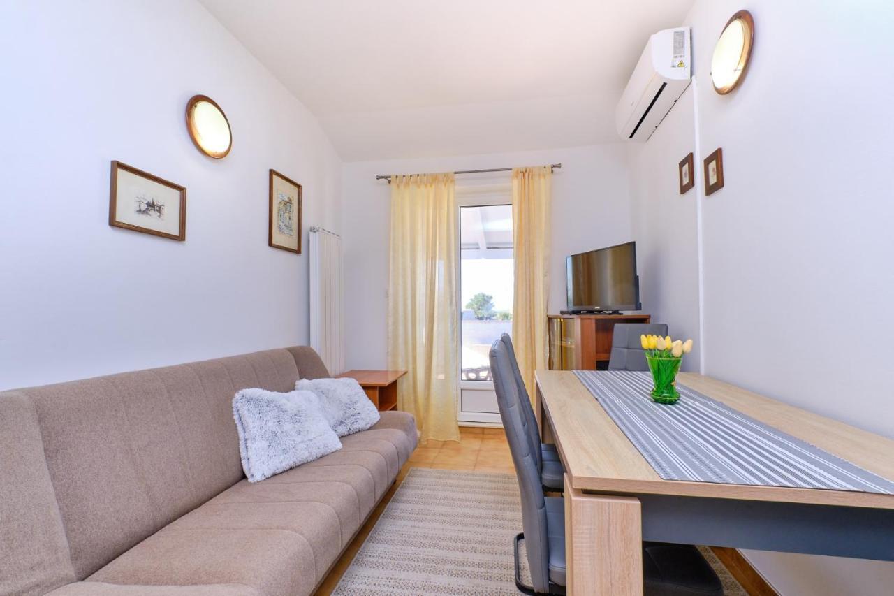Apartments Vanda マリ・ロシニュ エクステリア 写真