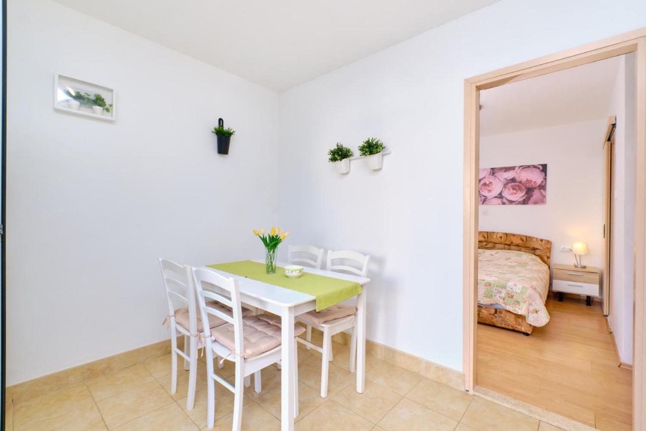 Apartments Vanda マリ・ロシニュ エクステリア 写真