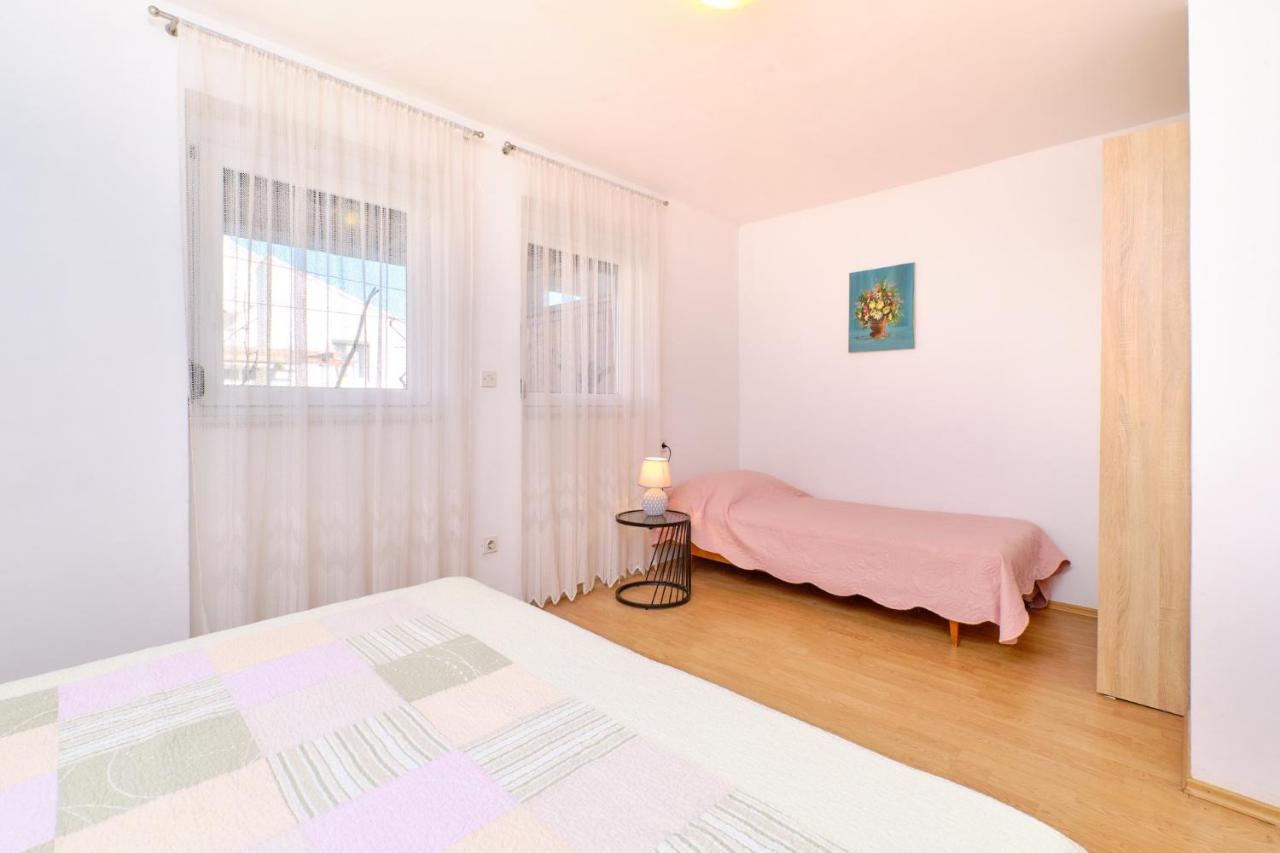 Apartments Vanda マリ・ロシニュ エクステリア 写真