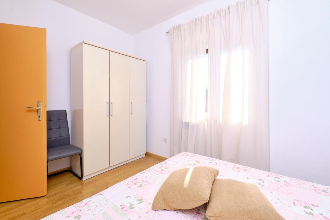 Apartments Vanda マリ・ロシニュ エクステリア 写真