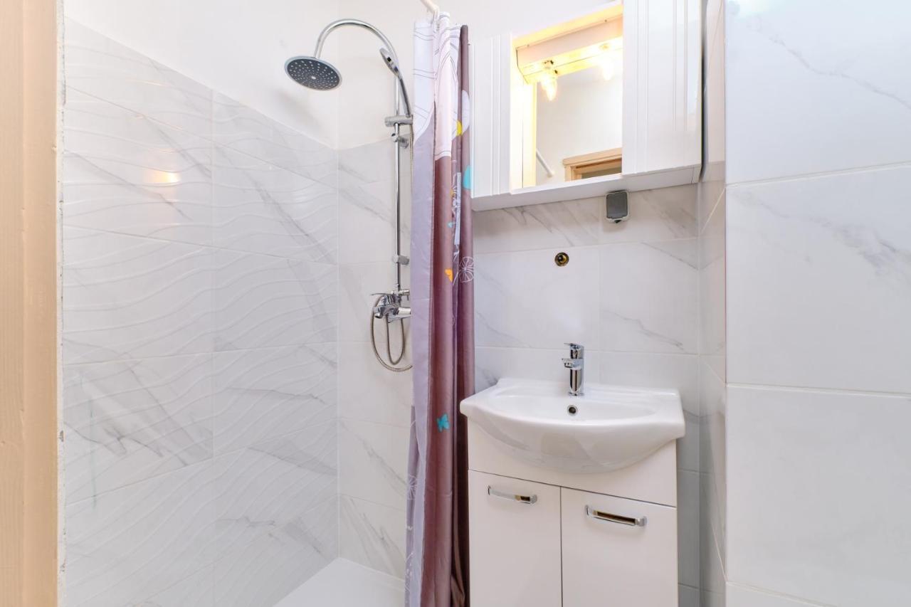 Apartments Vanda マリ・ロシニュ エクステリア 写真