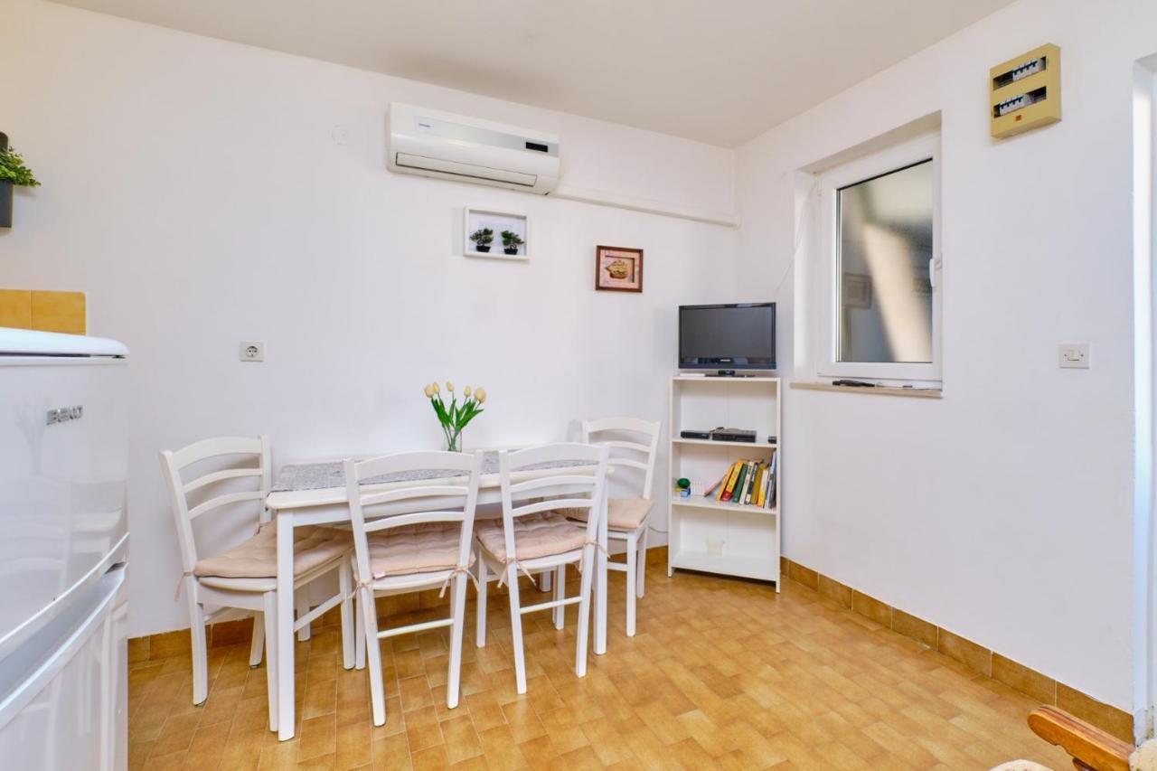Apartments Vanda マリ・ロシニュ エクステリア 写真