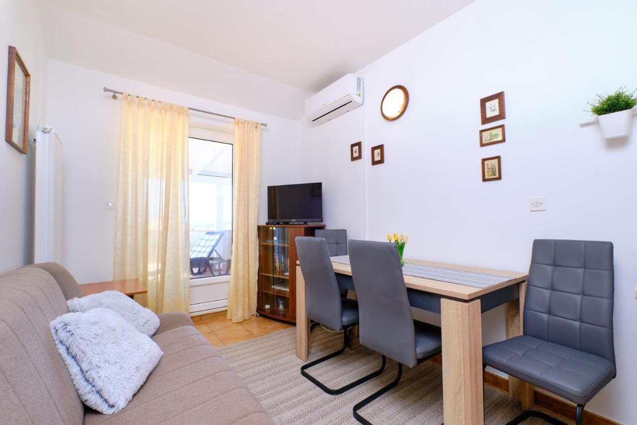 Apartments Vanda マリ・ロシニュ エクステリア 写真