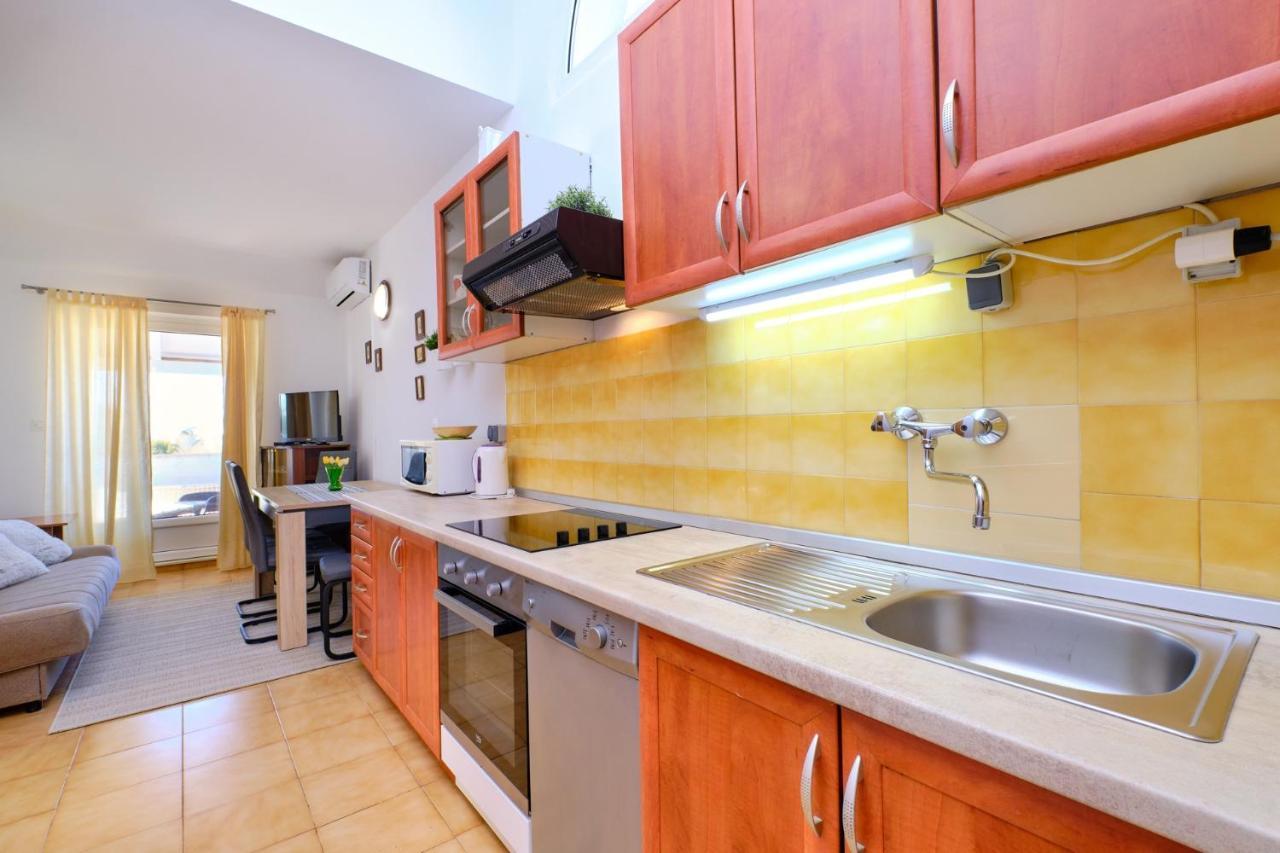 Apartments Vanda マリ・ロシニュ エクステリア 写真